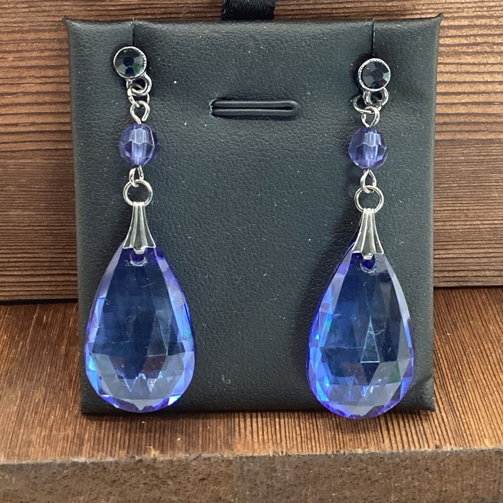 216. Clear Blue Teardrop Earrings w/ Silver Links EUC